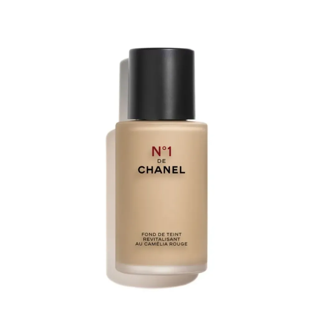 CHANEL N°1 De Chanel Revitalizing Foundation Illuminates - Moisturizes - Protects - Fredrik & Louisa